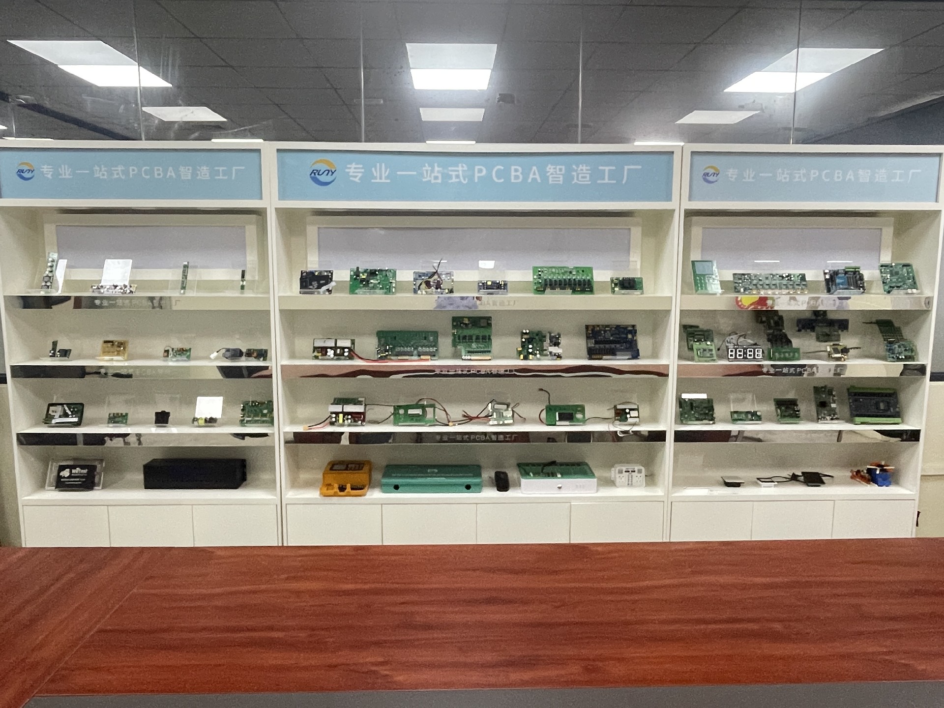 產品展柜.jpg