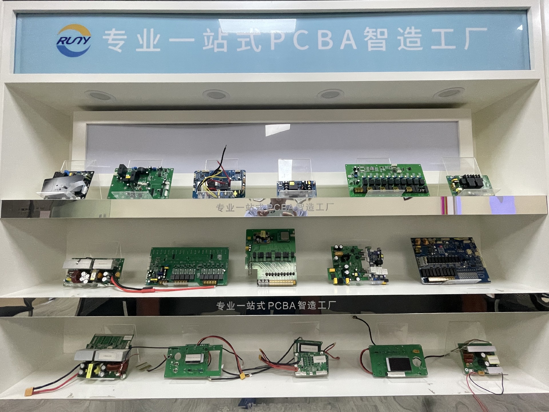產品展柜.jpg